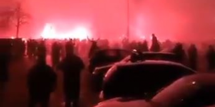 Video: Fans Cambuur hervatten kampioensfeest na huldiging