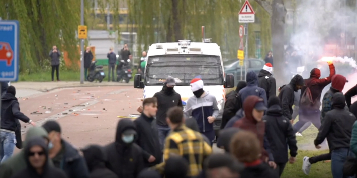 Acht Feyenoord-fans aangehouden, zes ME'ers naar ziekenhuis