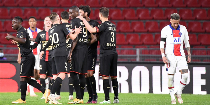 Peperdure misstap PSG brengt Lille op rand van titel