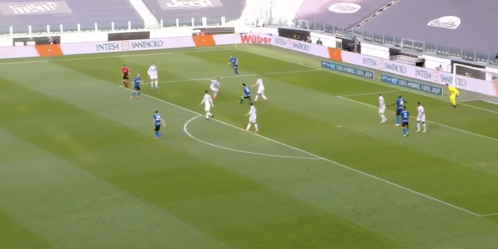 Video: ongelukkige De Ligt geeft in cruciaal duel strafschop weg