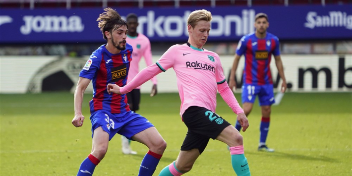 Koeman sluit debuutjaar Barça af met benauwde zege