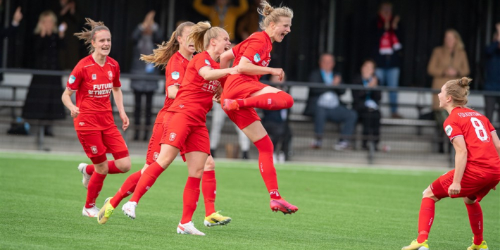 Champagne in Enschede: Twente Vrouwen kampioen Eredivisie