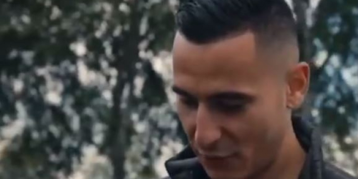 Pijnlijk: El Ghazi krijgt tijdens tv-opname appje van De Boer