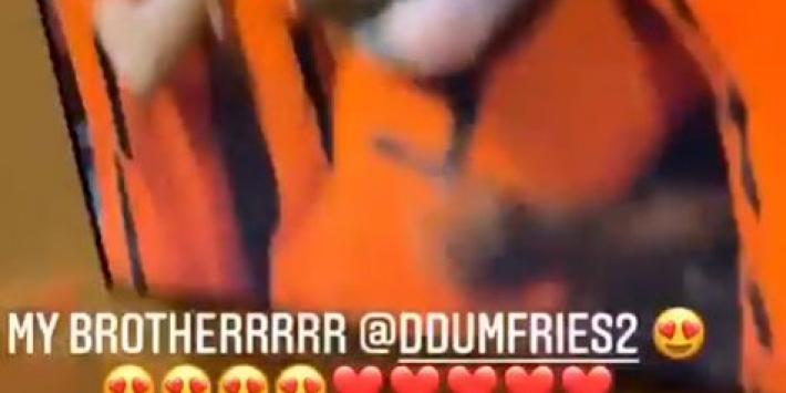 Heerlijke beelden: Madueke gaat los na goal 'brother' Dumfries