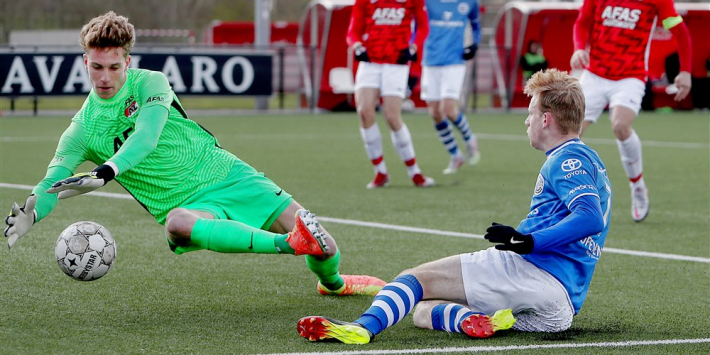AZ beloont Westerveld (18): "Ik wil beter worden dan mijn vader"