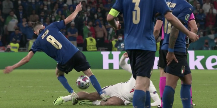 Jorginho plant noppen in been Grealish, Kuipers trekt gele kaart