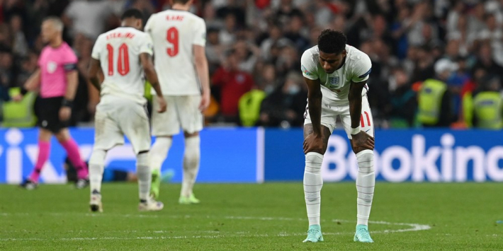 Muurschildering Rashford beklad; buurtbewoners schieten te hulp