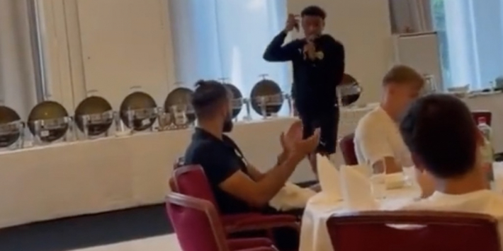 Video: Malen zingt een liedje voor selectie Borussia Dortmund