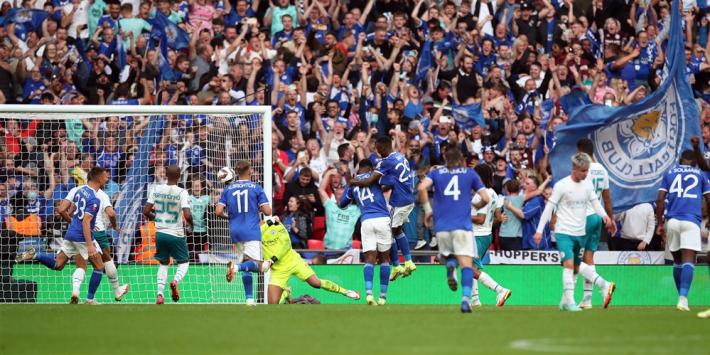 City loopt prijs mis na fout Aké: Leicester wint Community Shield