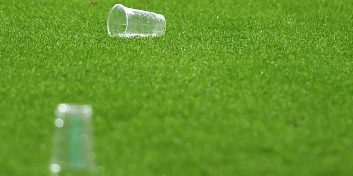 KNVB waarschuwt biergooiers: 'Jarenlang stadionverbod'