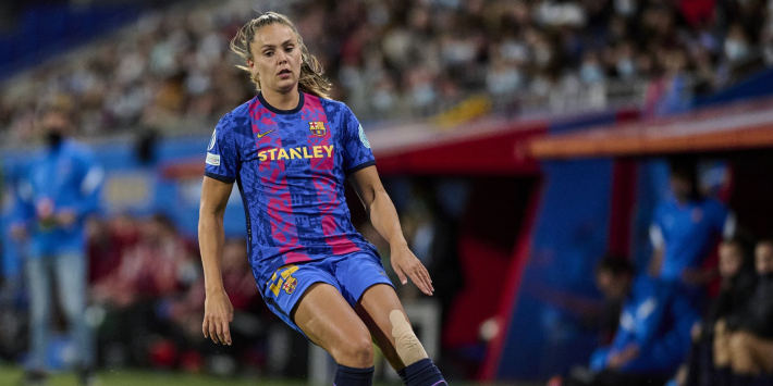Bizar: Martens speelt met Barça-dames in uitverkocht Camp Nou