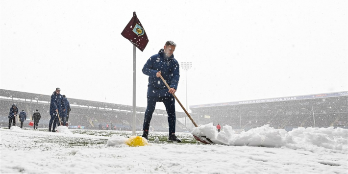 Hevige sneeuwval teistert Premier League: Bergwijn niet in actie