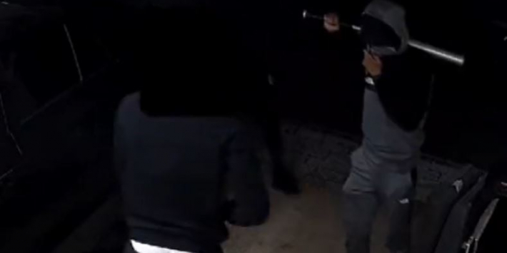 Arsenal-verdediger overmeestert overvaller met honkbalknuppel