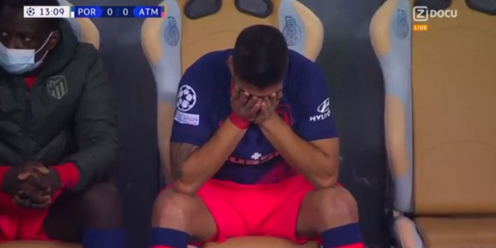 Pijnlijk: Suárez in tranen naar de kant in cruciaal duel