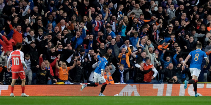 Samenvatting: Van Bronckhorst met Rangers naar laatste vier EL