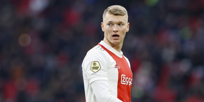 'Ajax staakt keeperszoektocht; interesse voor drietal verdedigers'