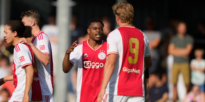 Ajax heeft geleerd van Brobbey-situatie en zet talent onder druk