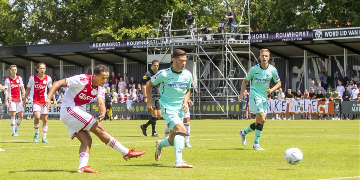 Ajax met vijf tegengoals onderuit door fouten Delgado én Gorter