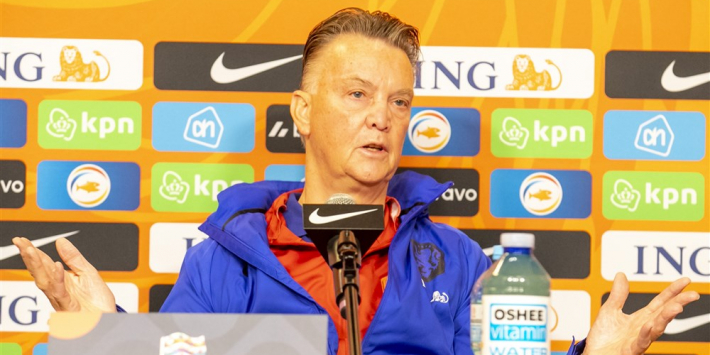 Van Gaal bespreekt Lewandowski en complimenteert Szymanski