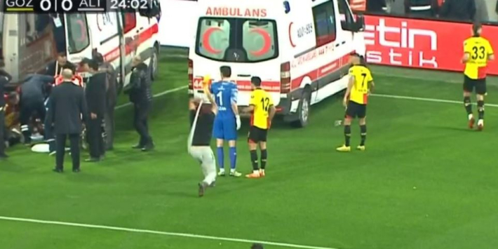 Turkse derby loopt uit de hand: fan slaat keeper met cornervlag