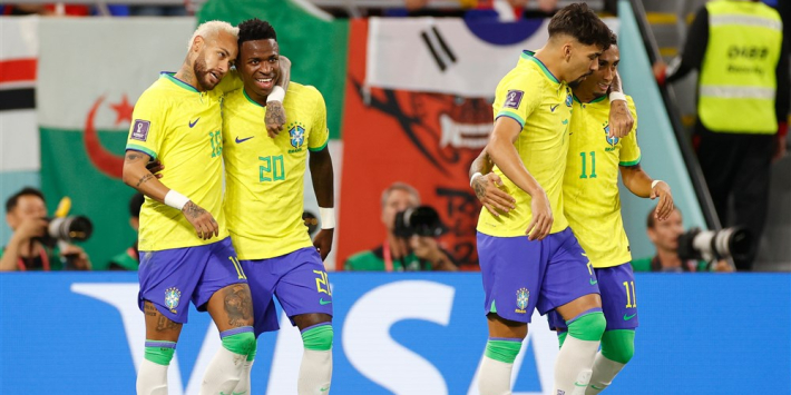 Galavoorstelling in eerste helft leidt Brazilië naar kwartfinale WK