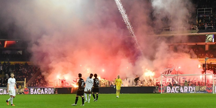 Belgische bond bestraft Anderlecht fors voor vuurwerk op veld