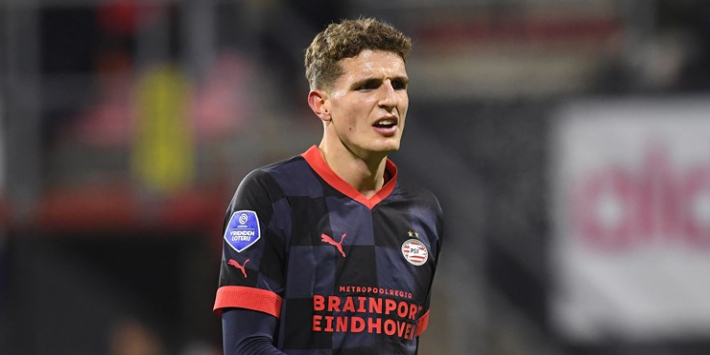 Emmen-supporter jaagt PSV'er Guus Til op stang: "Grote bek zo"