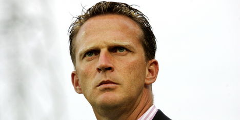 Van den Brom bestraft spelers met tribuneplek