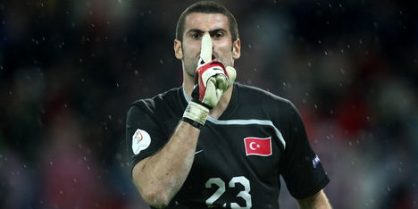 Fenerbahçe tot 2017 door met goalie Demirel