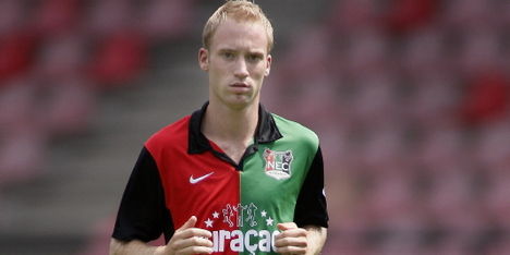 TOP Oss legt twee NEC-huurlingen vast