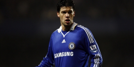 Ballack moet enkelblessure laten onderzoeken
