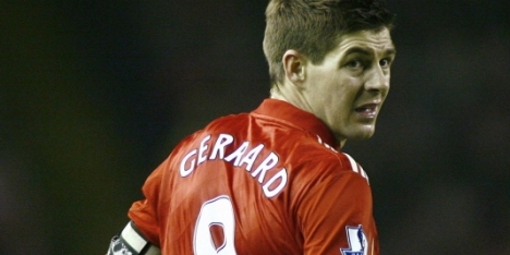 Pijnlijke lies zet Gerrard buiten spel tegen Denen