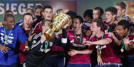 Huntelaar trefzeker voor bekerwinnaar Schalke