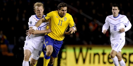 Oud-Feyenoorder Elmander hangt voetbalschoenen aan de wilgen