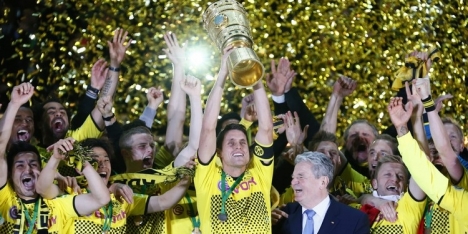 Dortmund grijpt eerste dubbel in spektakel