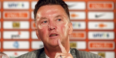Van Gaal praat met Giggs over Manchester United