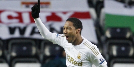 De Guzman helpt Swansea aan League Cup