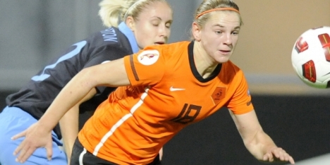 International De Ridder naar voetbalsters Ajax
