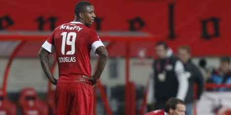 Douglas disciplinair geschorst bij FC Twente