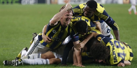 Fenerbahçe steviger aan kop na late overwinning