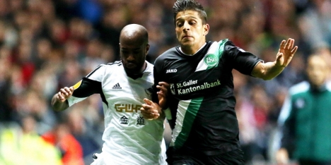Swansea overleeft hands Tiendalli, Wigan wint