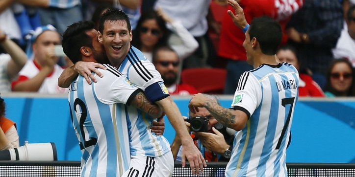 Argentinië na doelpuntrijke zege verder als groepswinnaar