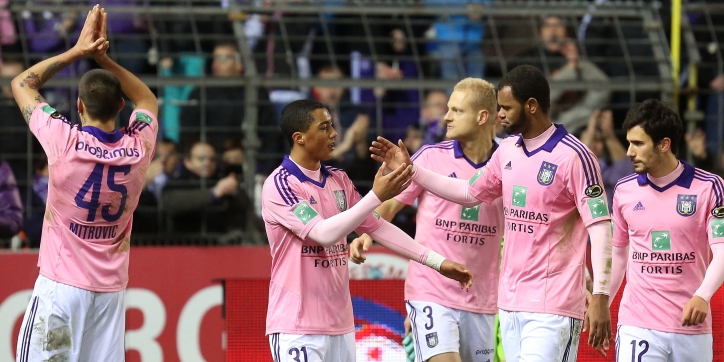 Anderlecht pakt ondanks vroeg rood drie punten