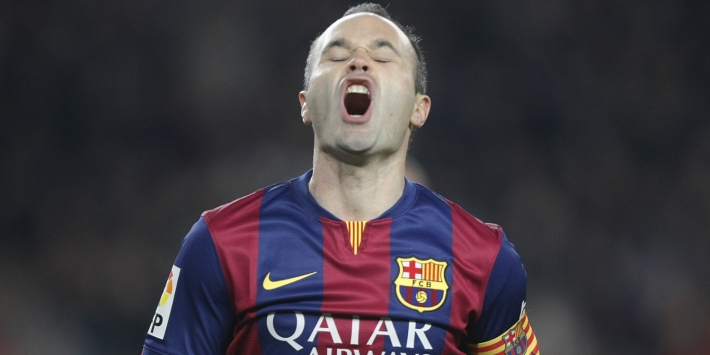 Iniesta loopt blessure op: "Hopelijk niets ernstigs"