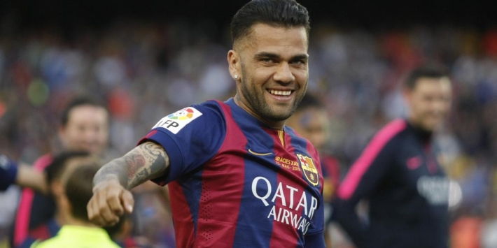 Dani Alves mag zich officieel speler van Juve noemen