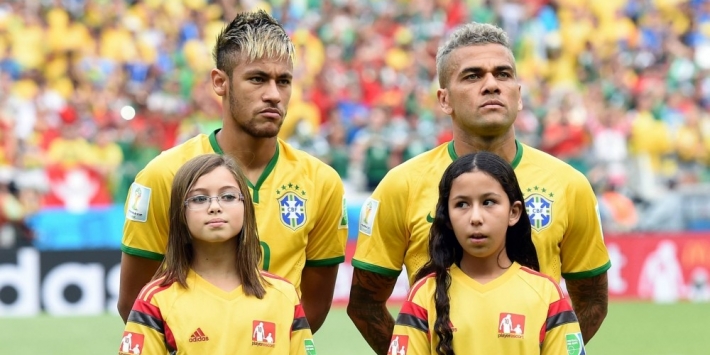 Alves steunt bekritiseerde Neymar: "Niet dezelfde filosofie"
