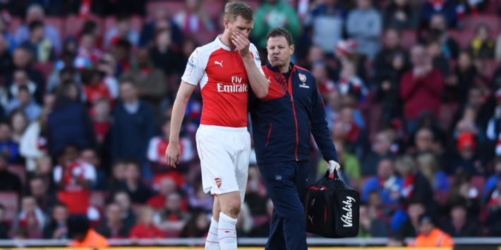 Mertesacker lang eruit, Klopp stuurt Sakho naar huis