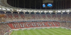 Ludieke actie van Dinamo-fans bij duel Steaua Boekarest