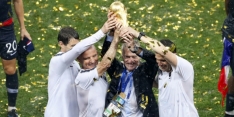 Deschamps blijft na WK-winst aan als coach van Frankrijk
