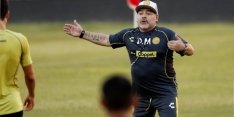 Maradona biedt zich aan bij Man United: "Ik ben de juiste man"